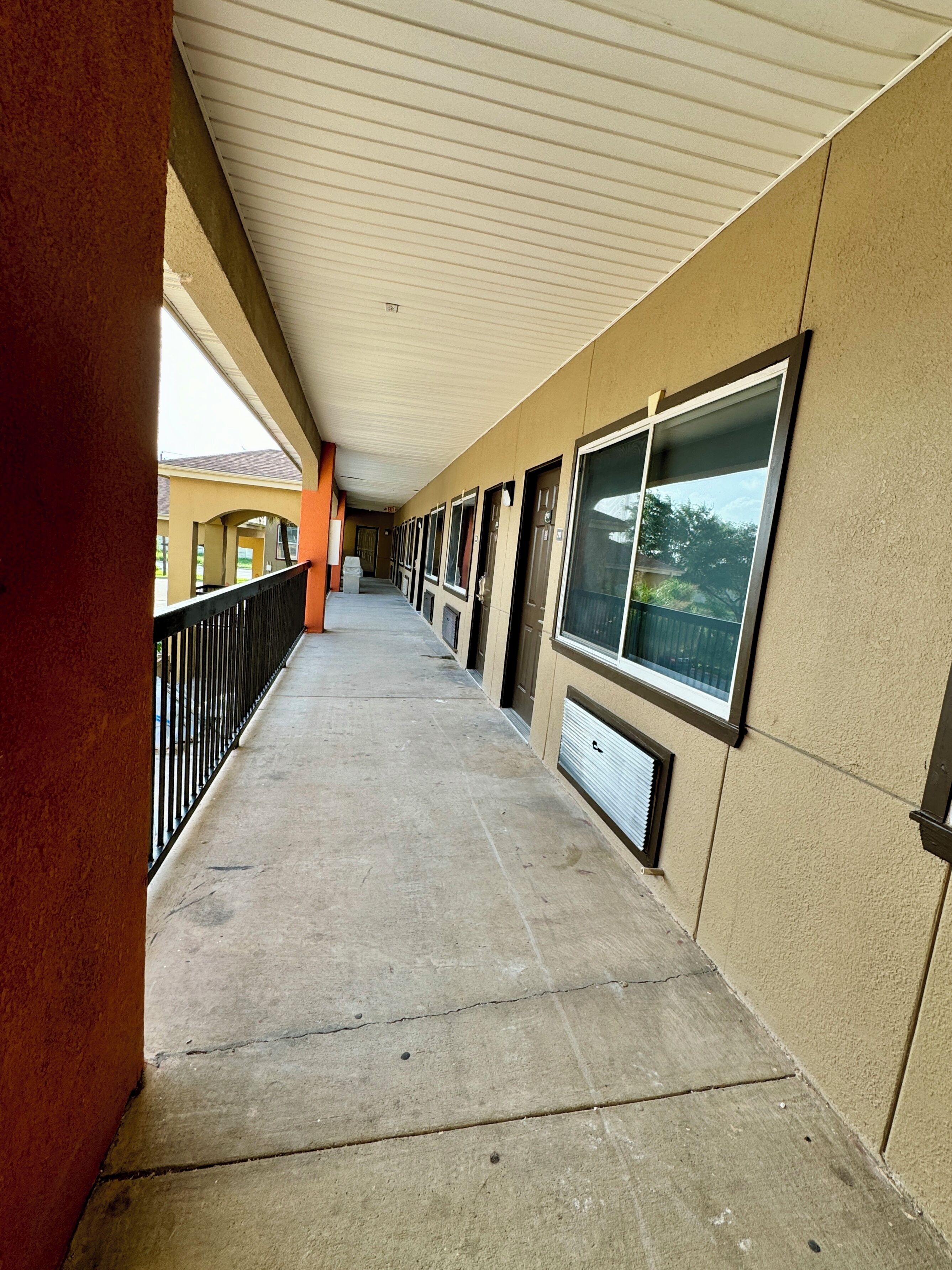 Photo - Texas Inn and Suites City Center at University Dr.