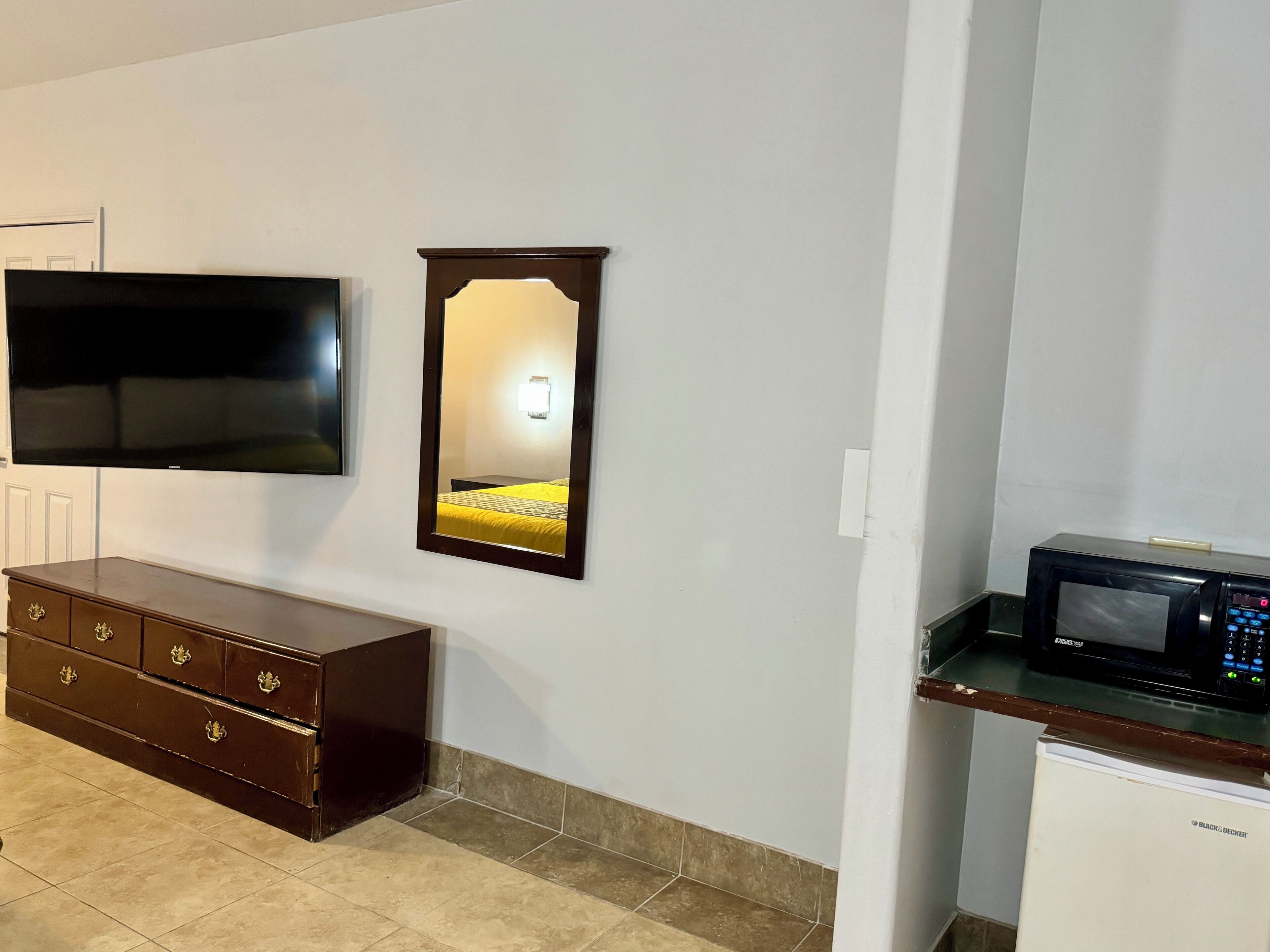 Photo - Texas Inn and Suites City Center at University Dr.