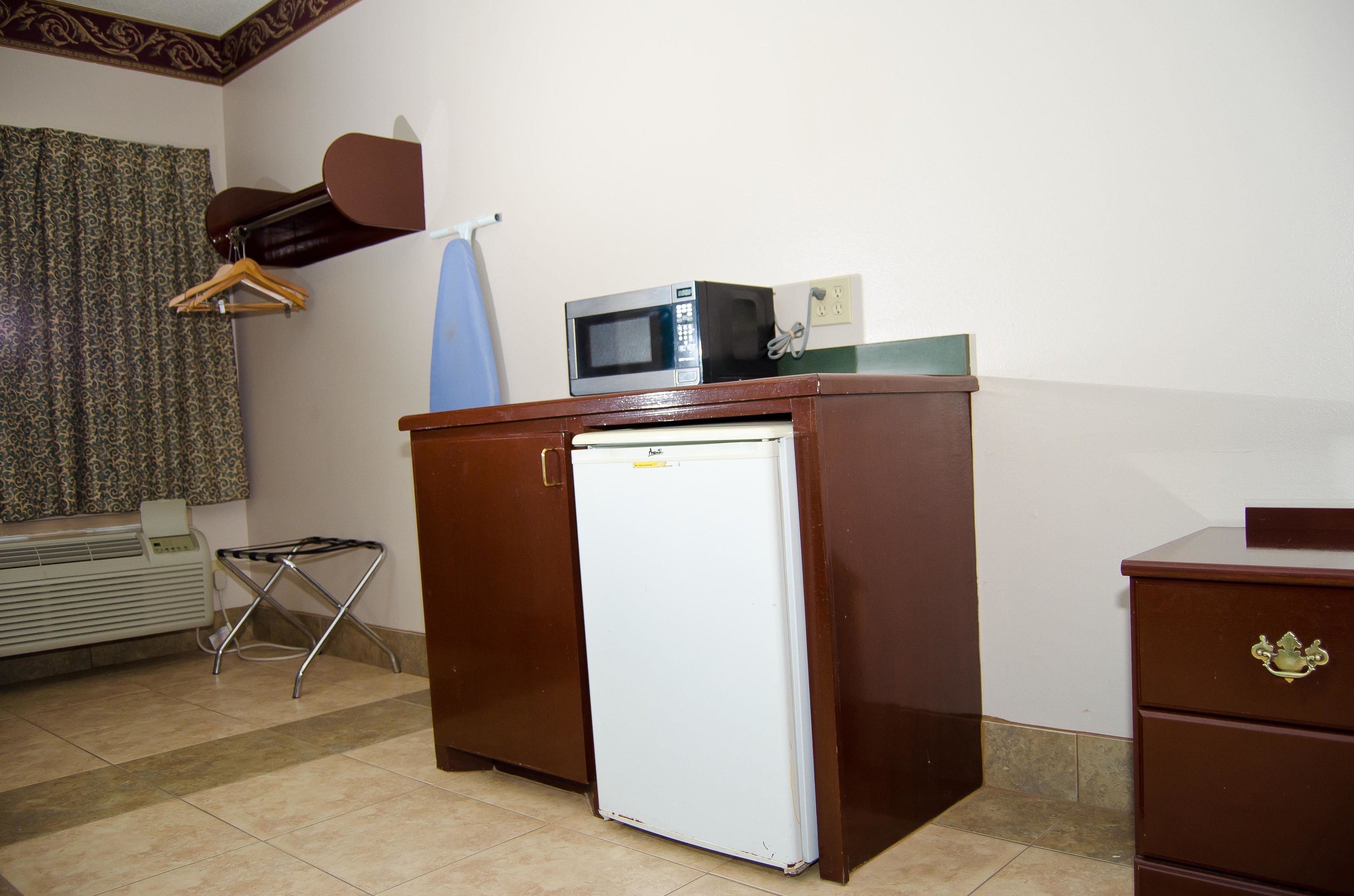 Photo - Texas Inn and Suites City Center at University Dr.