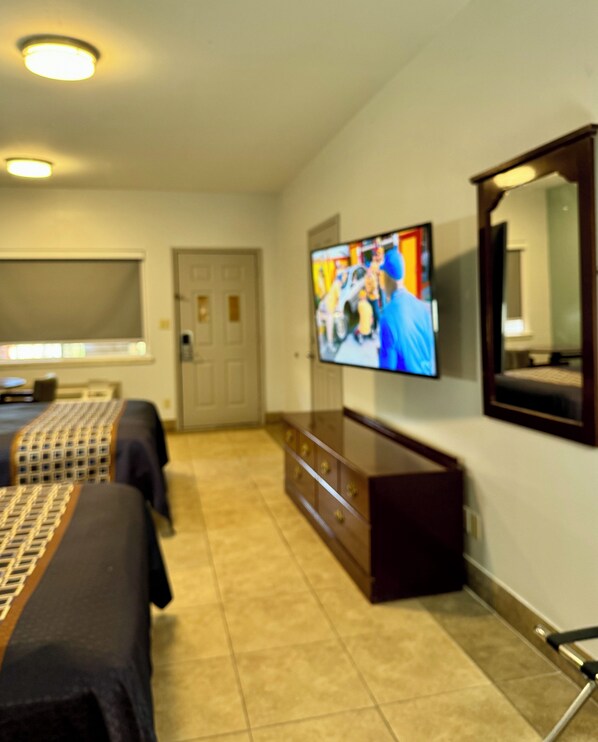 1 habitación, ropa de cama de alta calidad y escritorio