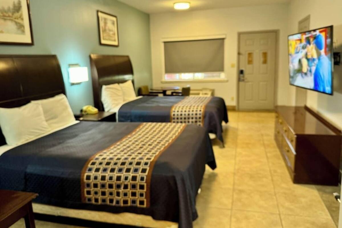 1 bedroom, premium bedding, desk, blackout drapes