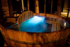 Outdoor spa tub - Cocurantu Hotel Boutique (Pucón)