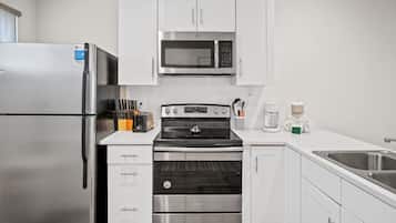 Townhome, 2 Bedrooms, Ocean View (1) | Private kitchen | Full-size fridge, microwave, oven, stovetop