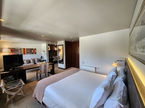 Building design - Hotel los Españoles Plus (Santiago)