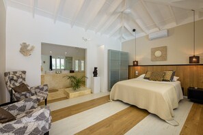 Kamar Deluks, 1 Tempat Tidur Queen, pemandangan kolam renang | 1 kamar tidur, seprai premium, dan tempat tidur Select Comfort