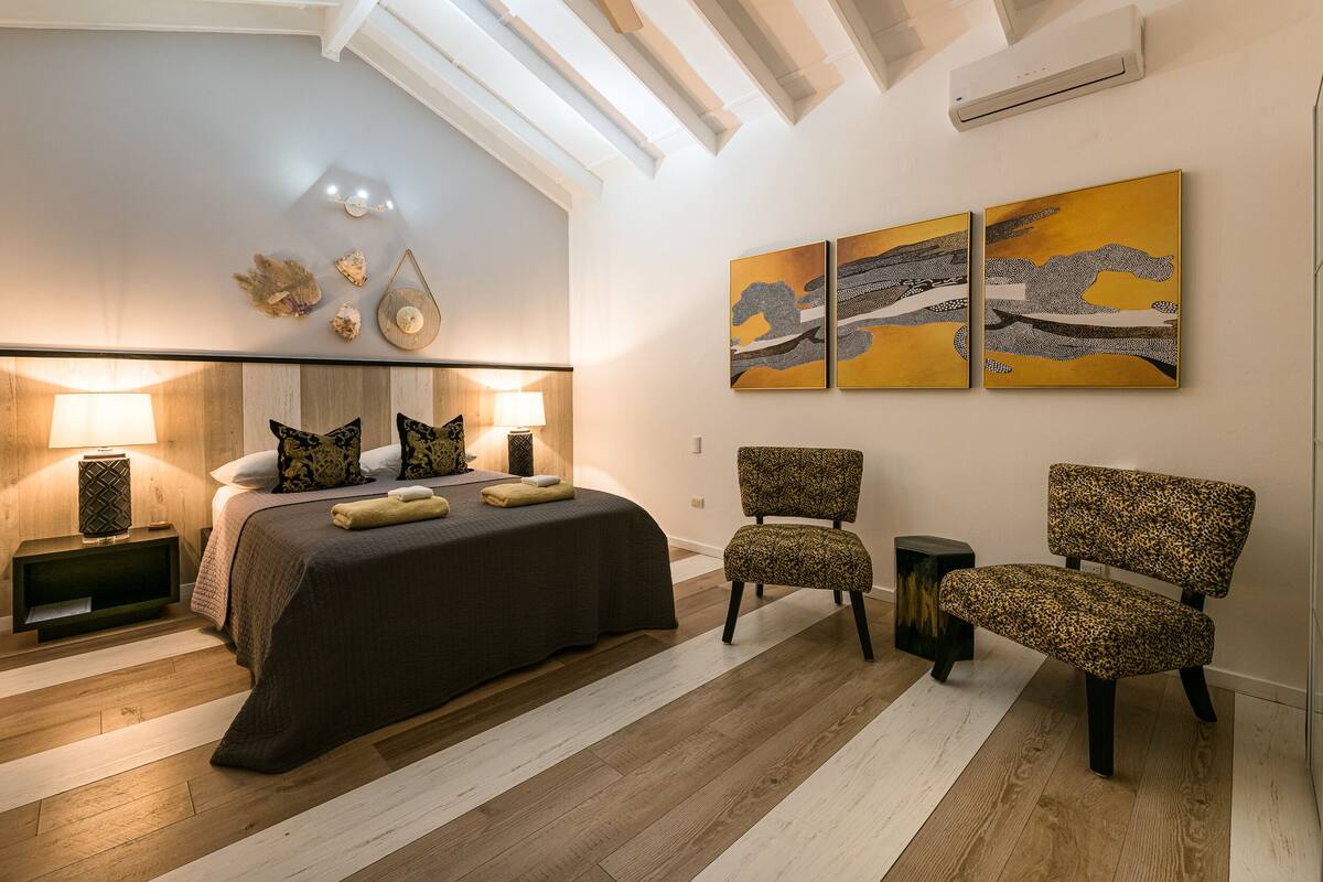 Superior Room, 1 Queen Bed | 1 bedroom, premium bedding, Select Comfort beds, soundproofing