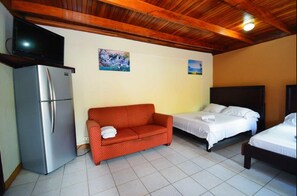Chambre familiale, Plusieurs lits, réfrigérateur | Minibar, accès au Wi-Fi (inclus)