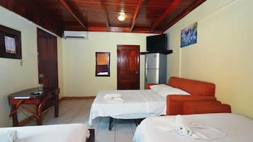 Quarto família, várias camas, geladeira | Frigobar, Wi-Fi de cortesia