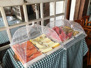 Café da manhã com buffet grátis todos os dias