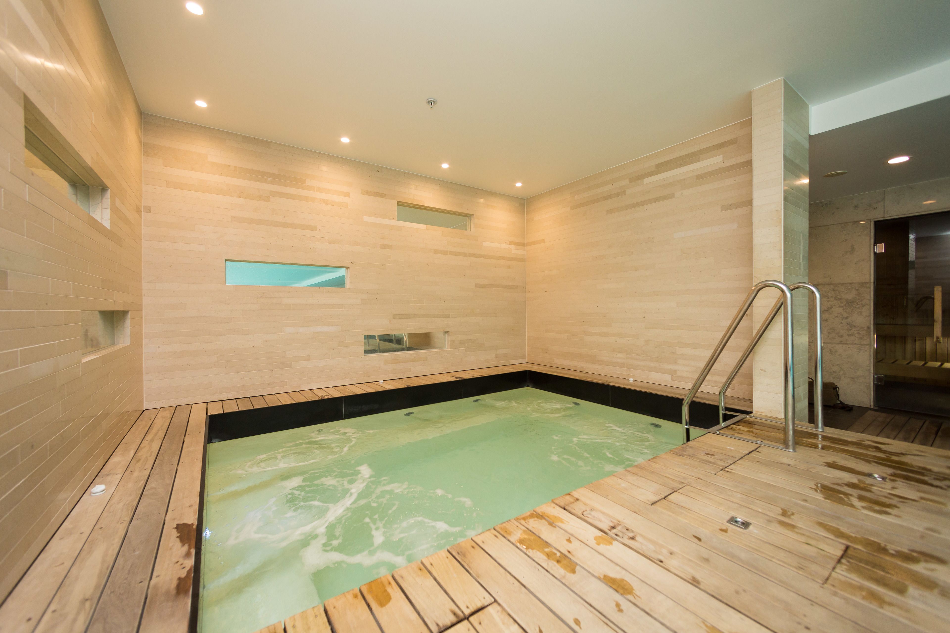 Indoor spa tub