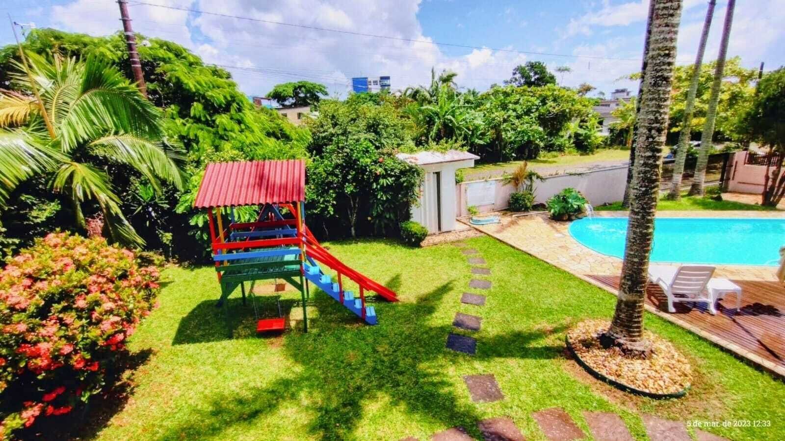 Área de juegos infantiles al aire libre