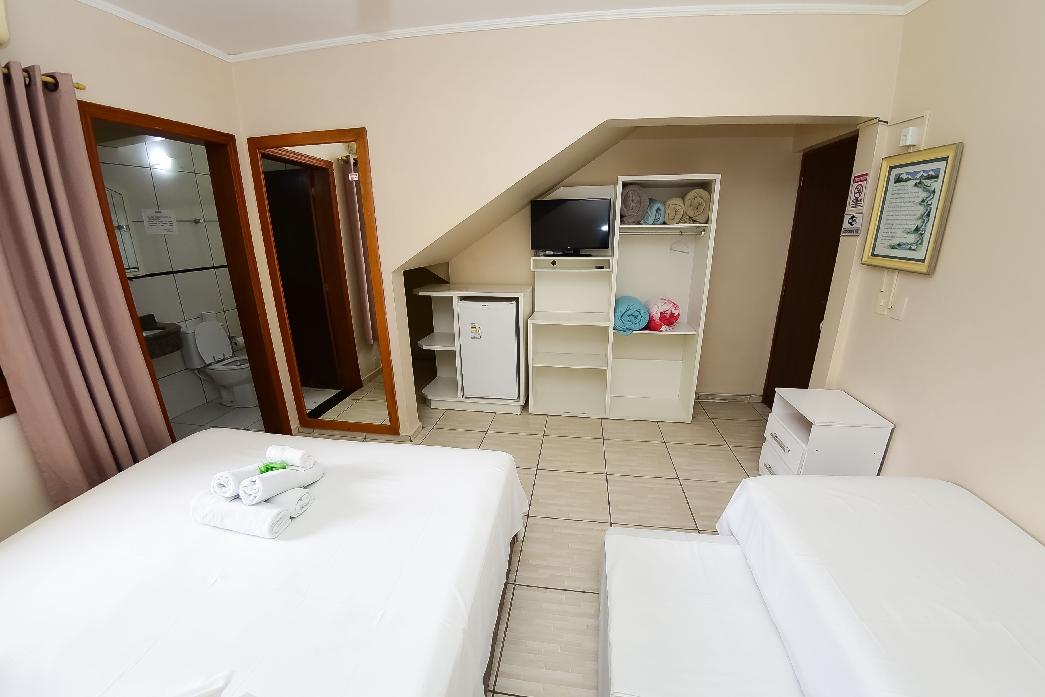 Minibar, wifi gratis, ropa de cama