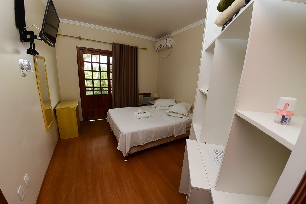 Minibar, WiFi (free), bed sheets