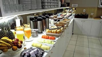 Daily buffet breakfast (BRL 20 per person)