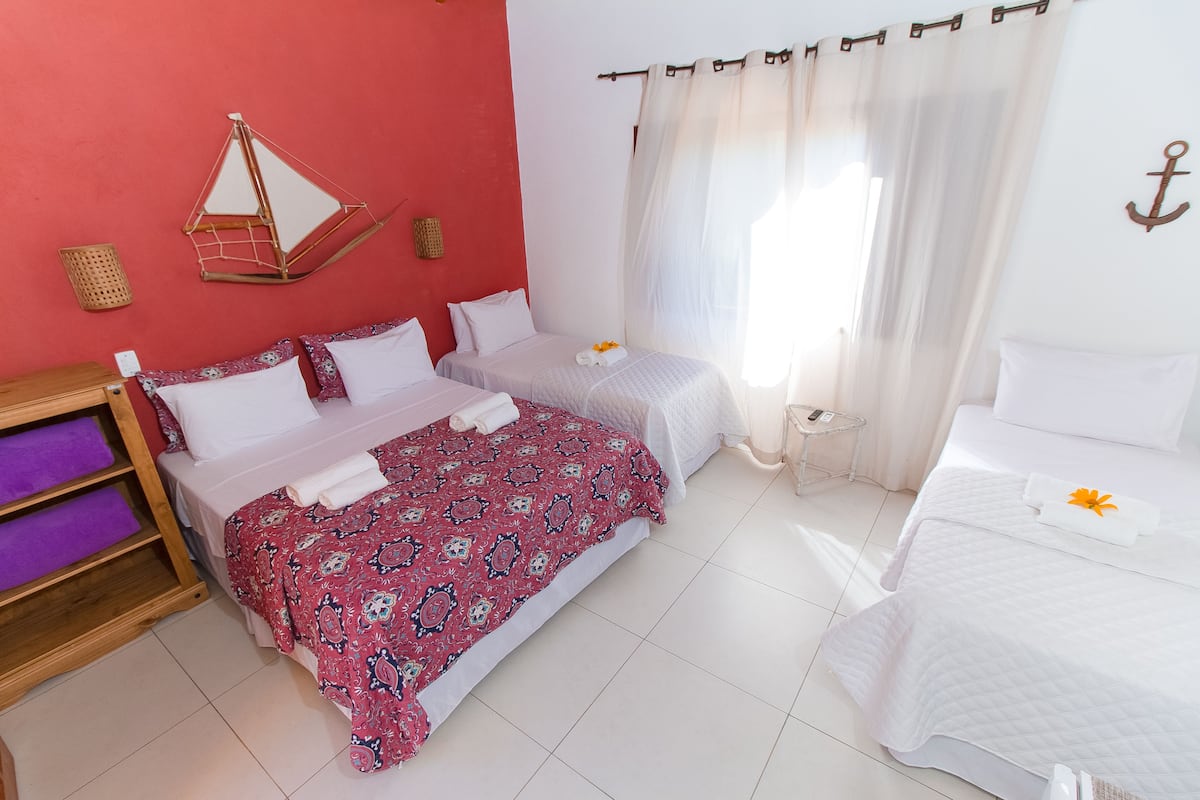 Standard Quadruple Room | Iron/ironing board (on request), cribs (surcharge), WiFi (free)