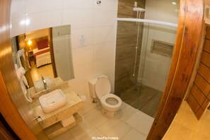Quarto Quintuplo com Varanda | Ljudisolering och gratis wi-fi