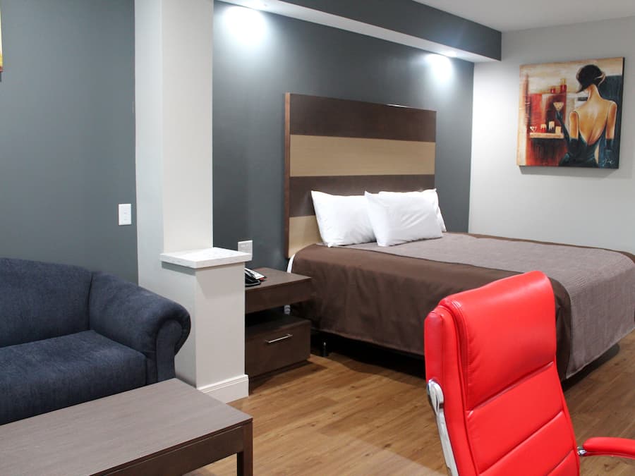 Standard Room, 1 King Bed, Non Smoking, Refrigerator & Microwave