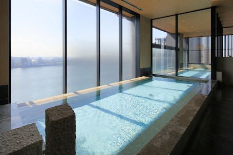 Public bath. The Singulari Hotel & Skyspa at Universal Studios Japan