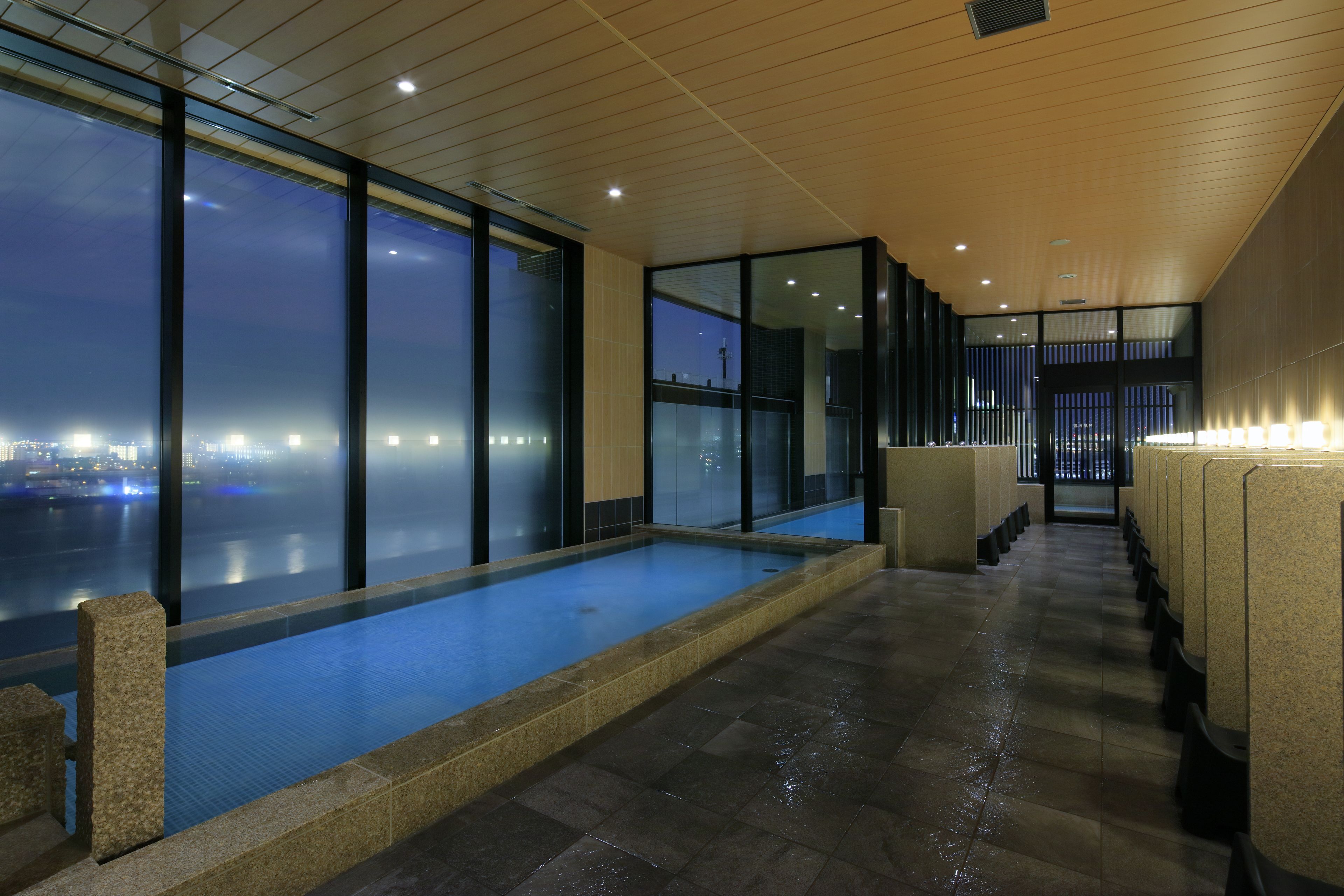 Sauna, hot tub, steam room