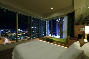 Corner Twin Room with Sofa Bed, High Floor, Non Smoking | Free WiFi, bed sheets