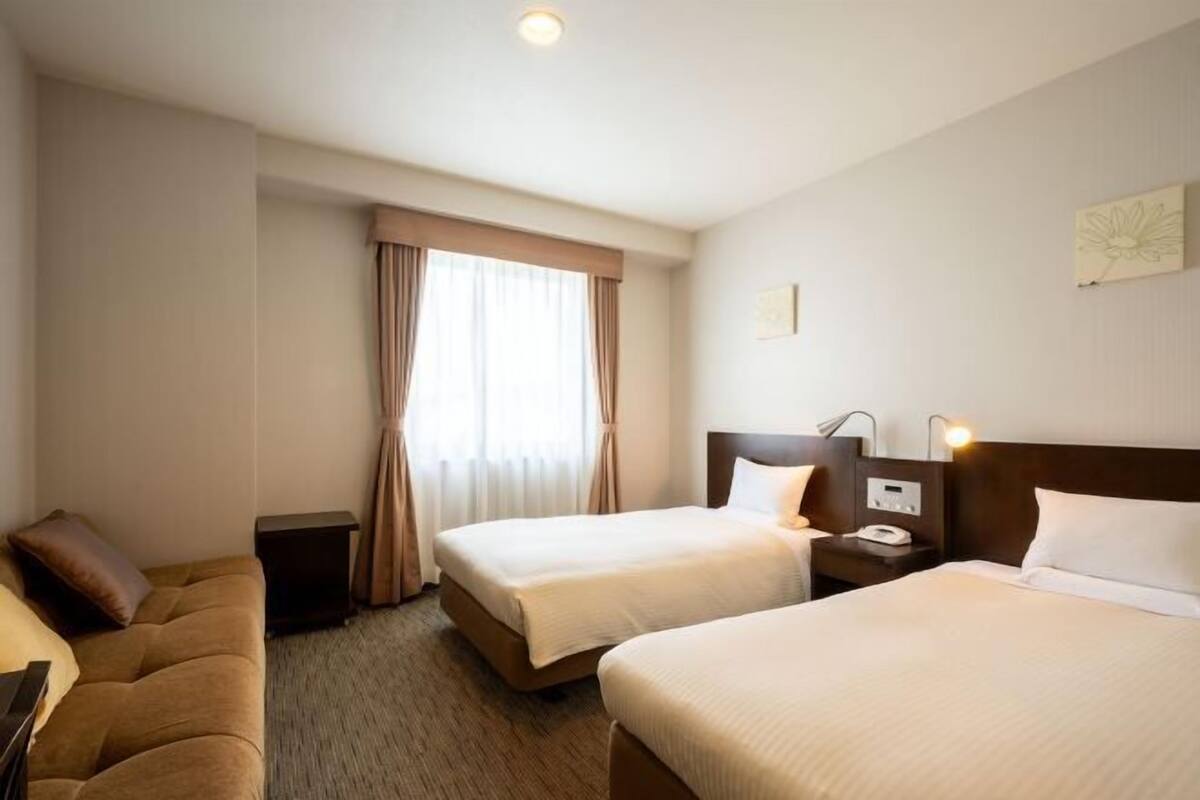 Desk, laptop workspace, free WiFi, bed sheets