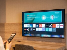 Escritorio, espacio para trabajar con laptop y wifi gratis 