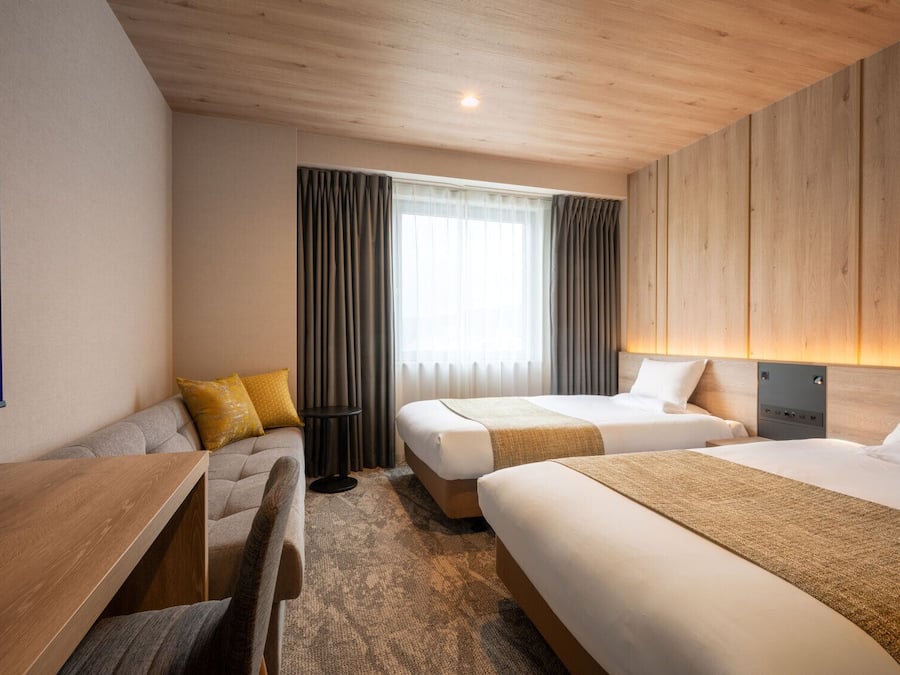 Premium Twin Room, Non Smoking | Desk, laptop workspace, free WiFi, bed sheets