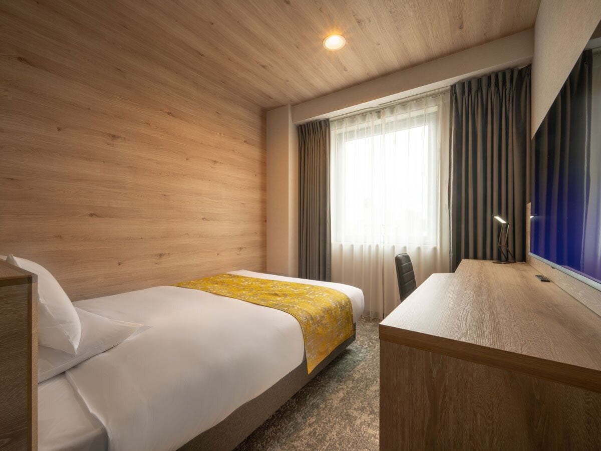 desk, laptop workspace, free wifi, bed sheets