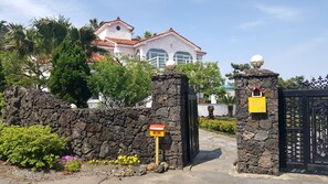 Property entrance - Dal Bongbong (Seogwipo)