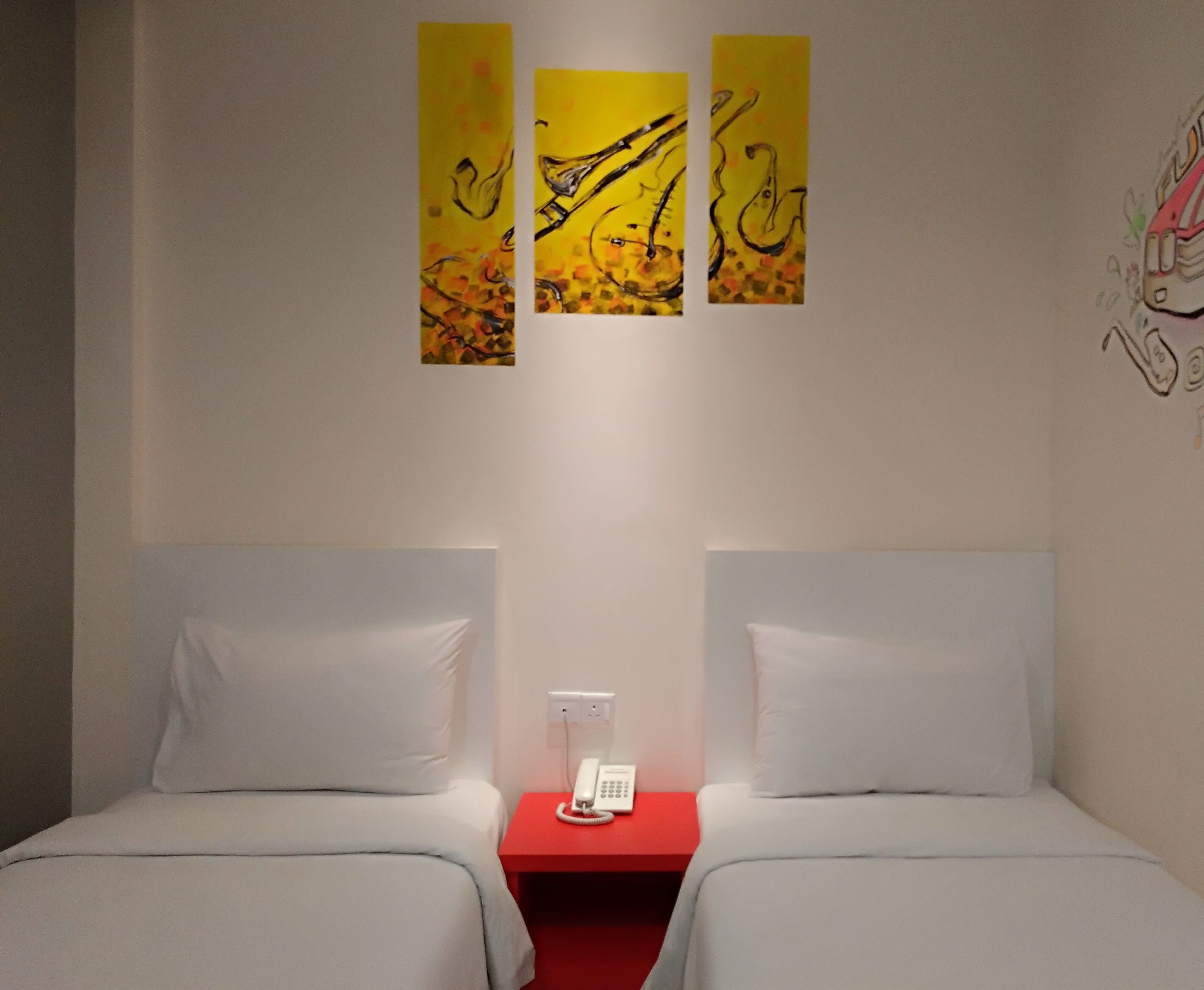 Twin Room | Desk, iron/ironing board, free WiFi, bed sheets