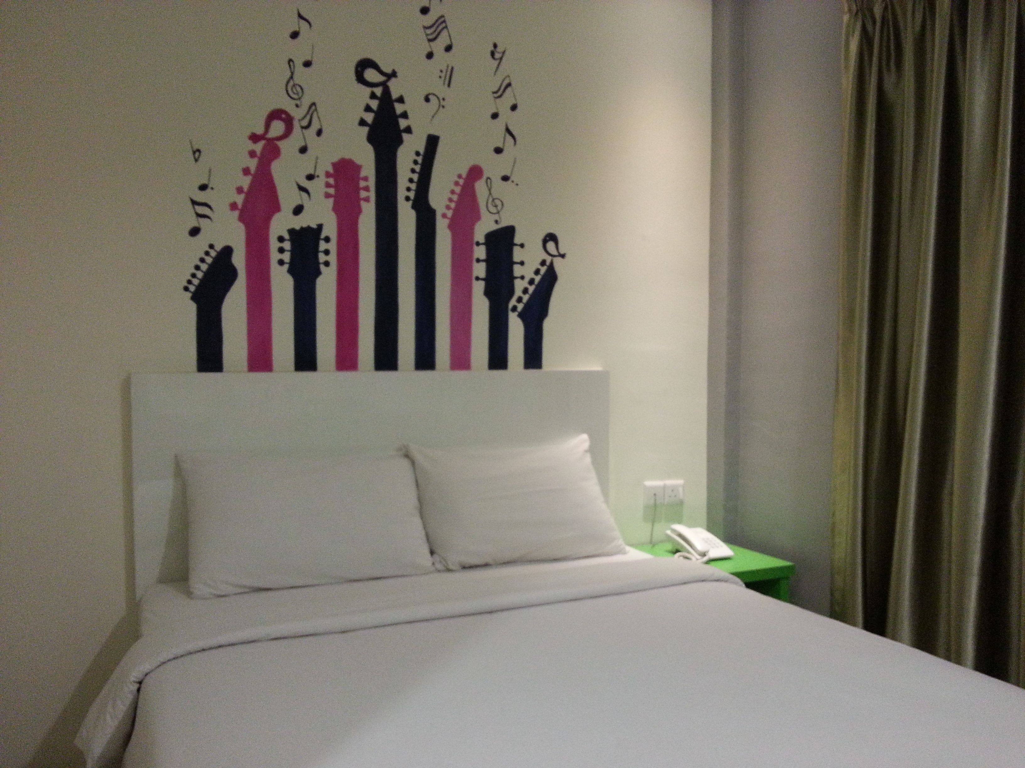 deluxe room (with window) | desk, iron/ironing board, free wifi, bed sheets