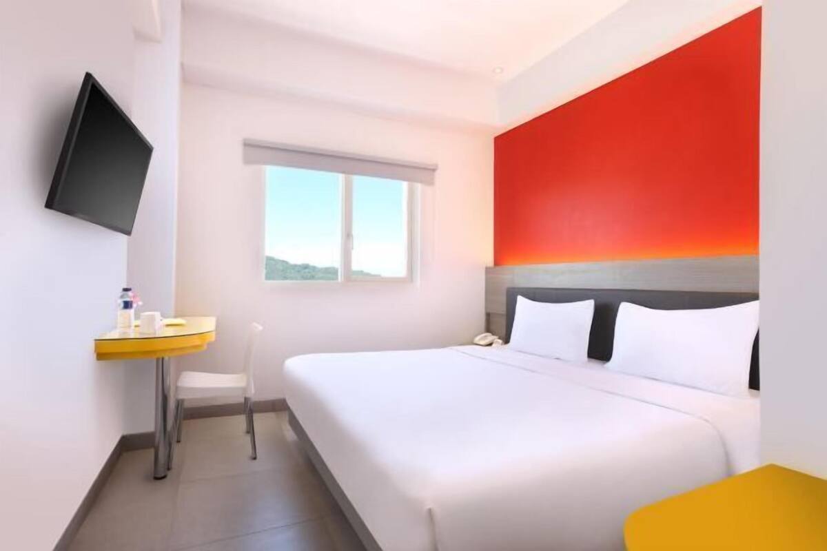 In-room safe, desk, soundproofing, free WiFi