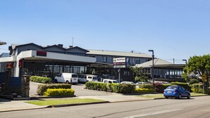 Unclassified image, 2 of 34, button - Gunyah Hotel (Belmont)