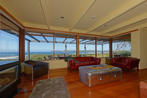 Panoramic House, 3 Bedrooms, Ocean View, Beachfront | Living room | Flat-screen TV, fireplace, DVD player