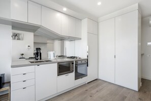 Private kitchen - Platinum City Serviced Apartments (Melbourne)