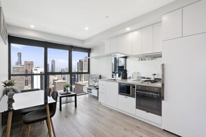 Private kitchen - Platinum City Serviced Apartments (Melbourne)