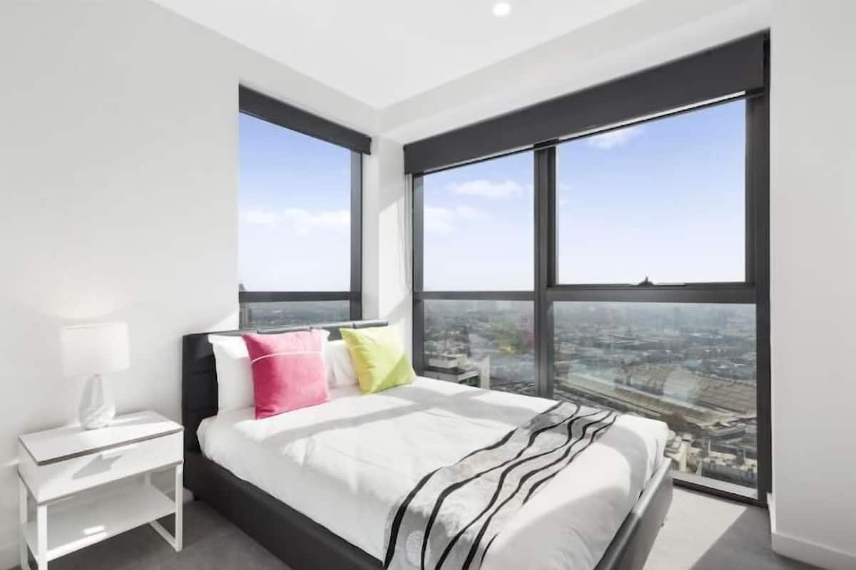 Premium bedding, in-room safe, desk, iron/ironing board
