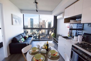 Full-size fridge, microwave, oven, stovetop - Carlson CBD Apartments (Melbourne)