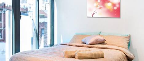 مكتب وتجهيزات عازلة للصوت ومكواة/لوح كي وواي فاي مجانًا