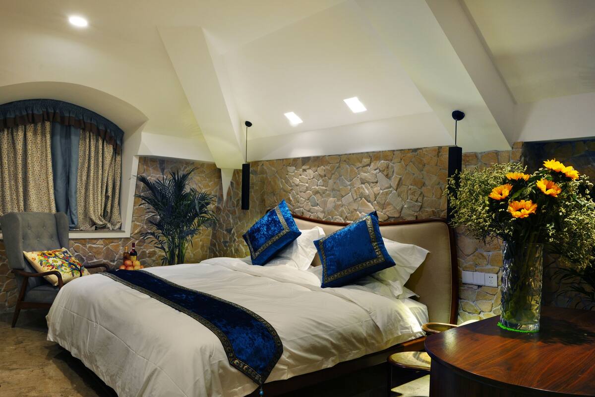 Phòng Deluxe (45°Sea View) | Minibar, bàn, màn/rèm cản sáng, truy cập Internet không dây miễn phí