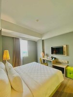 华丽双人房 | 迷你吧、客房内保险箱、办公桌、免费 WiFi