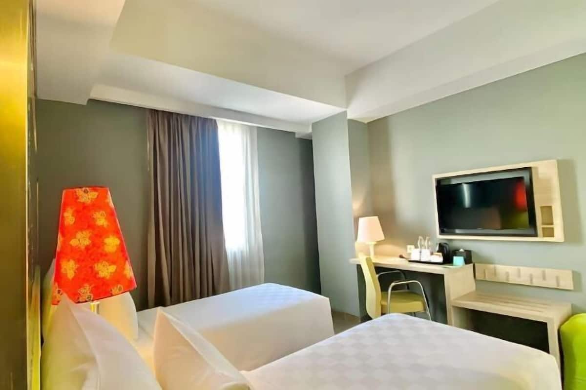 Minibar, in-room safe, desk, free WiFi