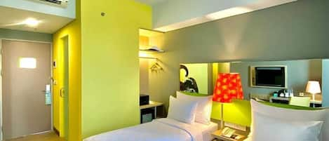 Deluxe Twin Room | Minibar, in-room safe, desk, free WiFi