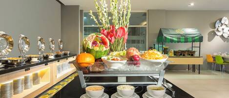 Se sirven desayunos, almuerzos, cenas y cocina internacional