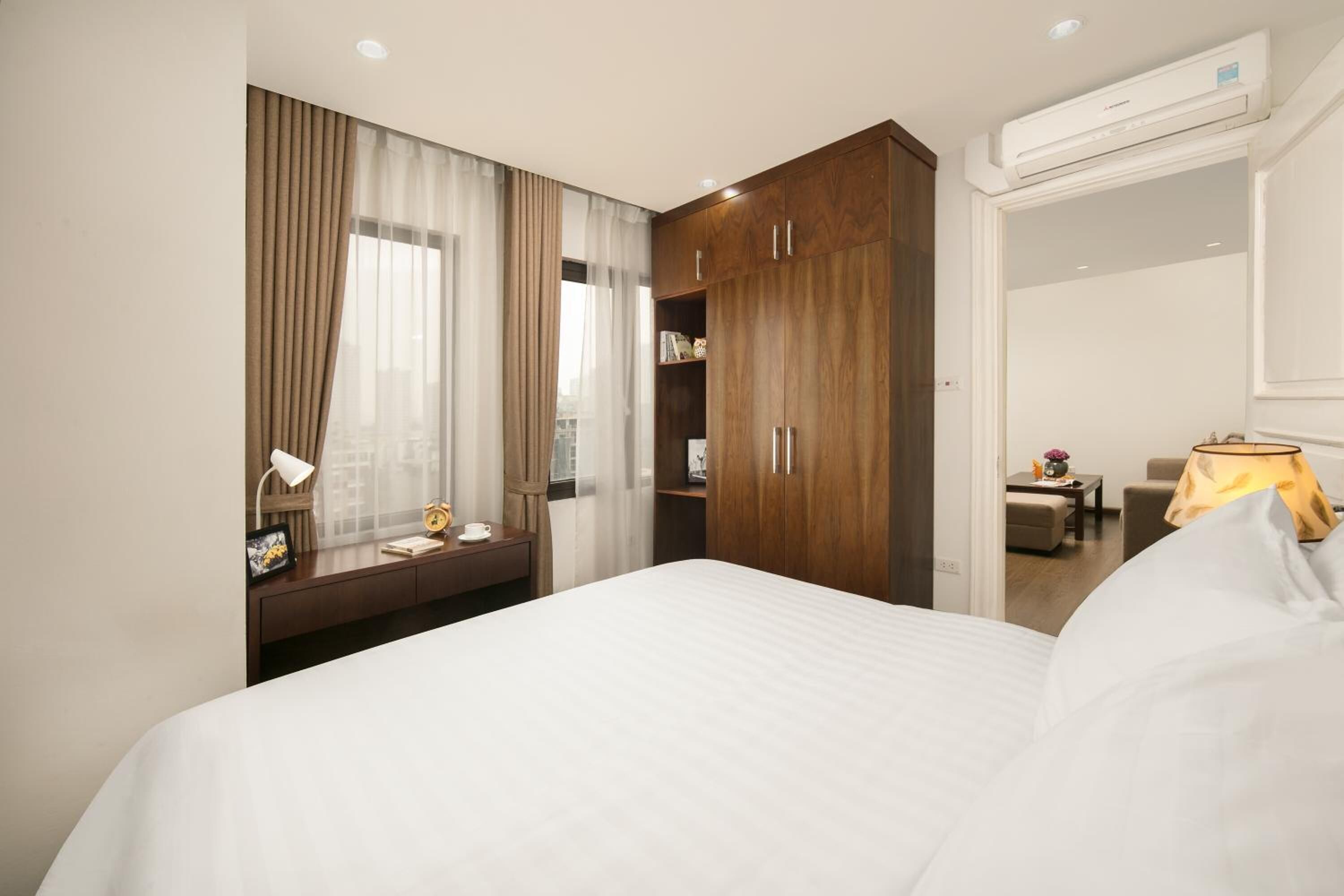 Deluxe Apartment | Wardrobe