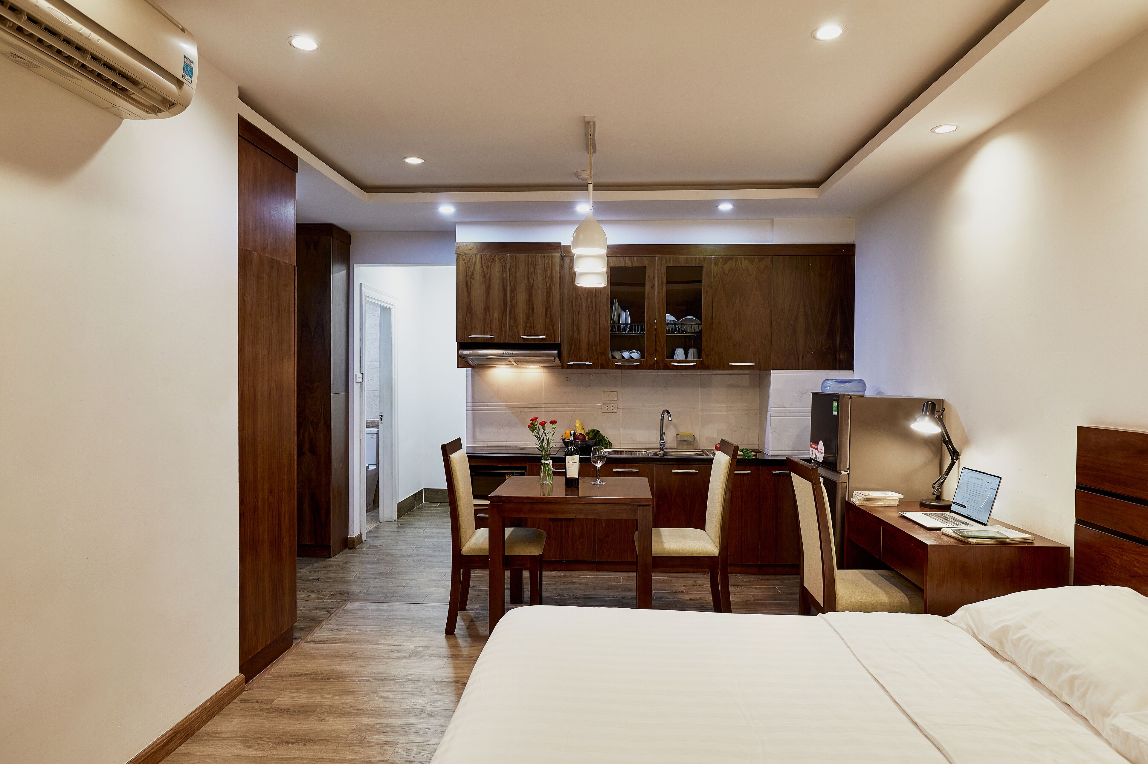 superior studio, 1 king bed, non smoking, bathtub | living area | 49-inch lcd tv with cable channels, tv