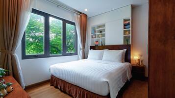 行政套房, 1 间卧室, 厨房, 城市景观 | 客房内保险箱、办公桌、笔记本电脑工作区、遮光窗帘