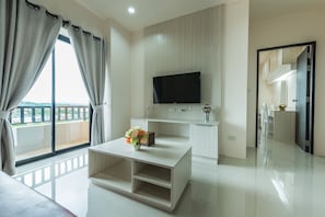 ห้องลักซ์ชัวรี่ทวิน | บริเวณนั่งเล่น | ทีวีจอแบน