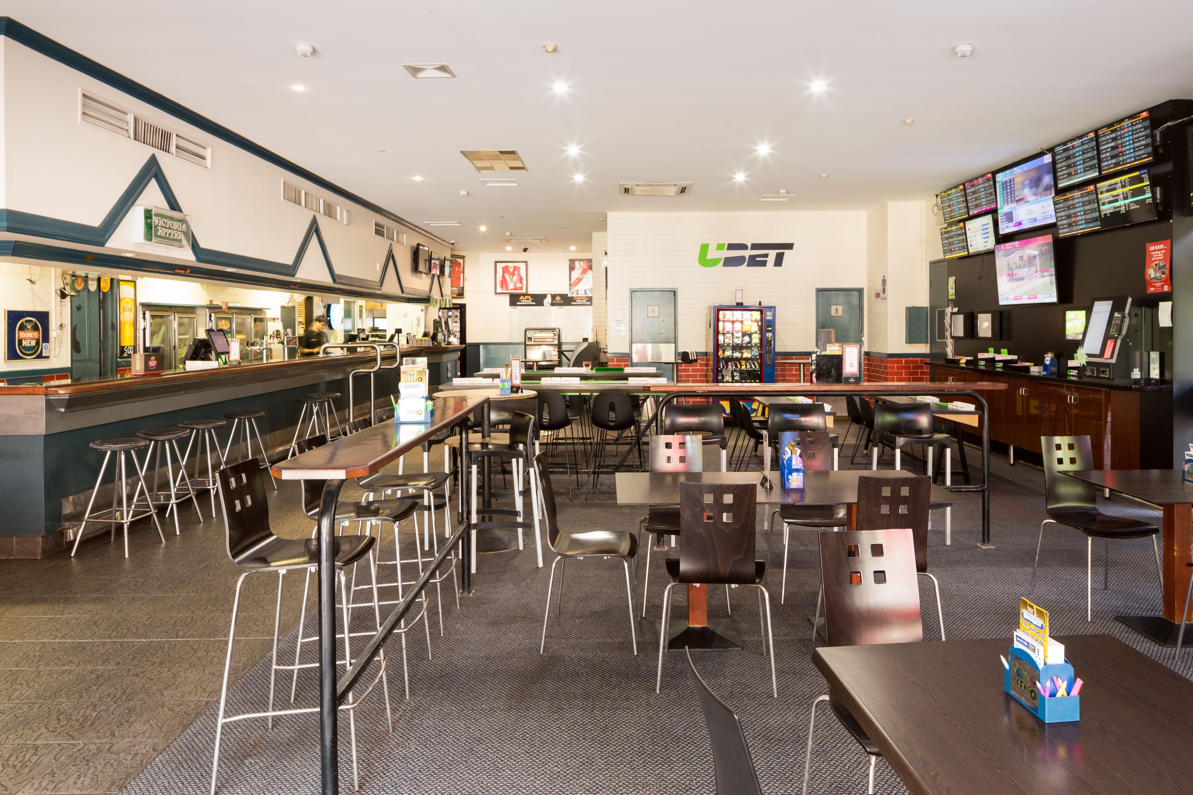 serves lunch, dinner and happy hour