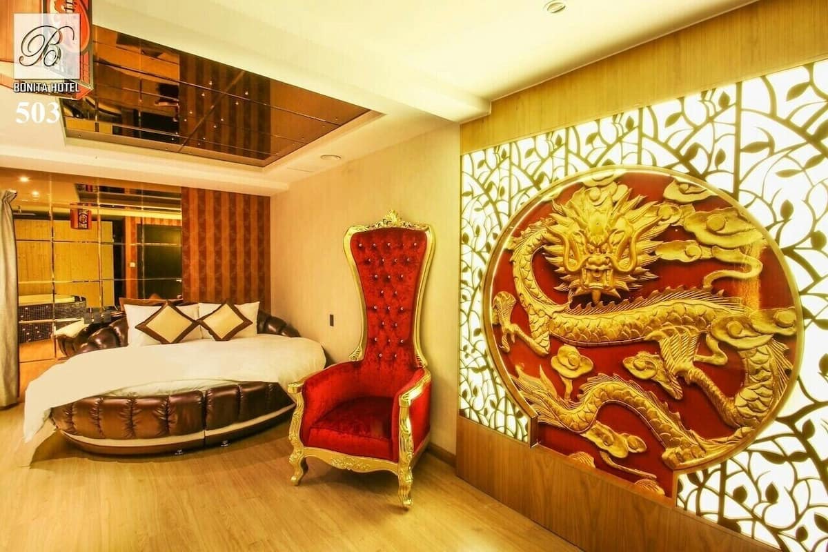 Fantasy VIP | Egyptian cotton sheets, premium bedding, pillow-top beds, minibar